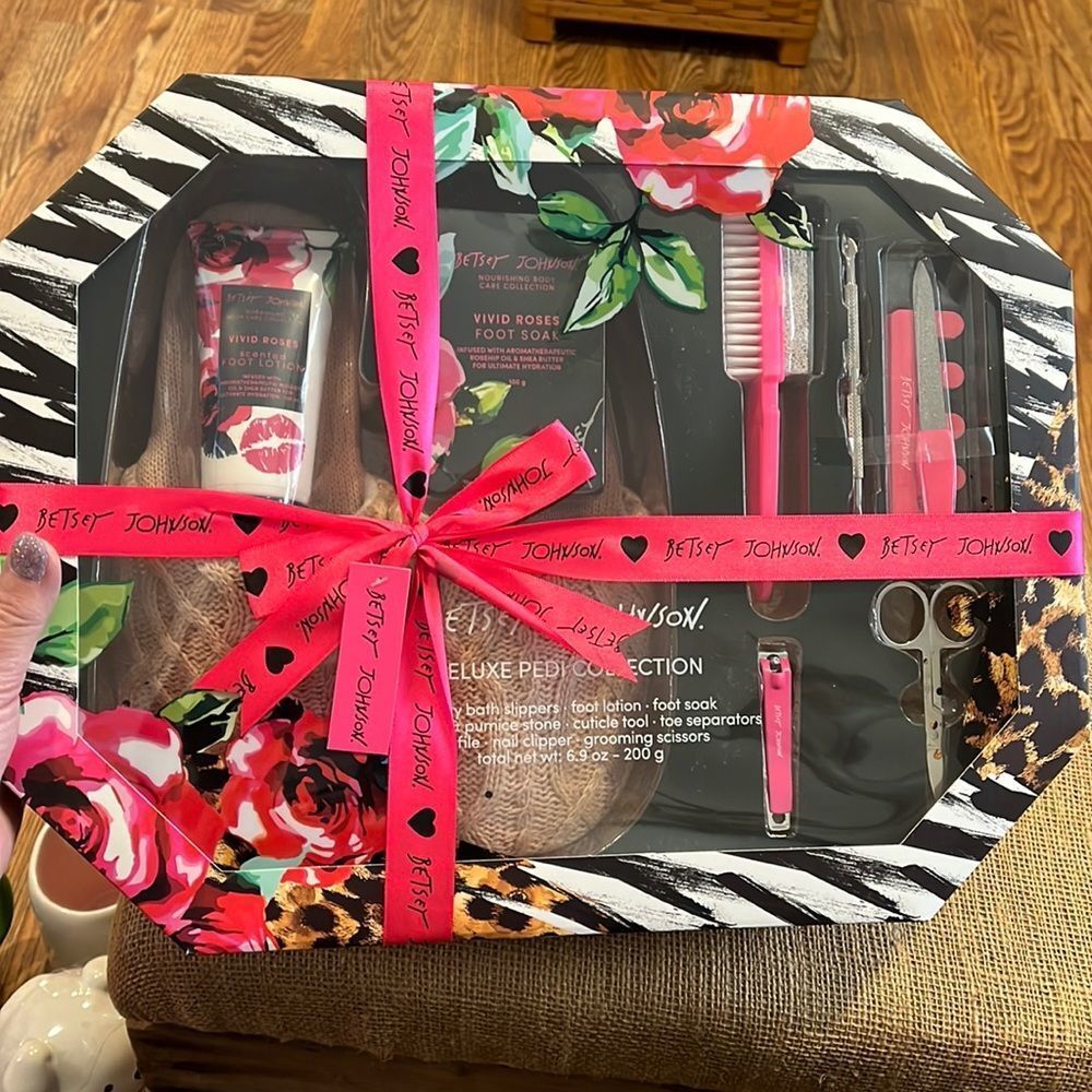 NWT Betsey Johnson Deluxe Pedi Collection